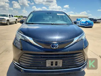 Toyota Sienna 2023 (Automată) - Toyota Sienna 2023 - Chișinău - Imagine 2 din 12