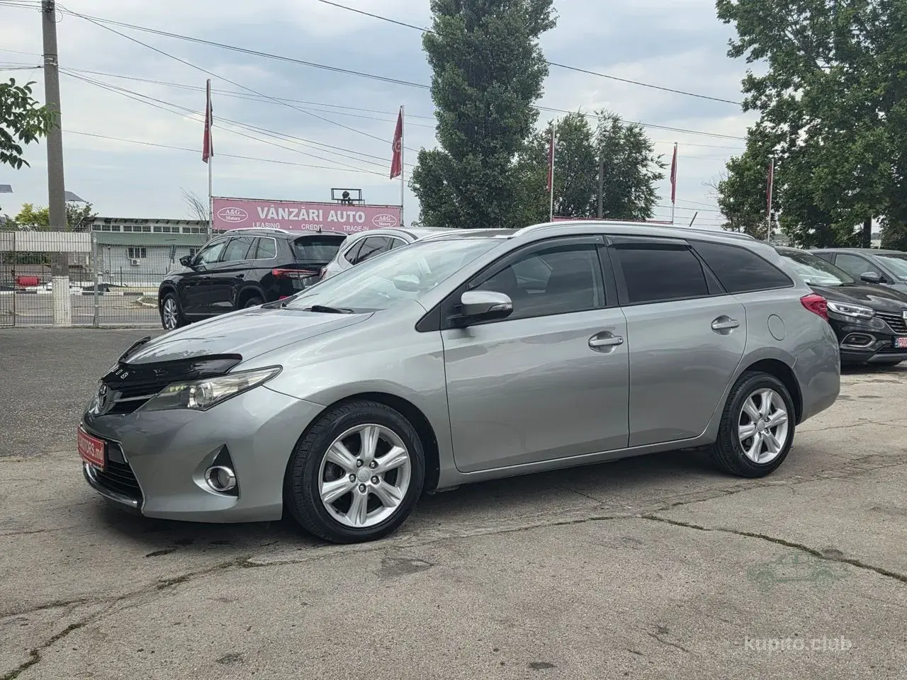 Toyota Auris 2013 (Manual) - Chișinău - Image 1 of 5